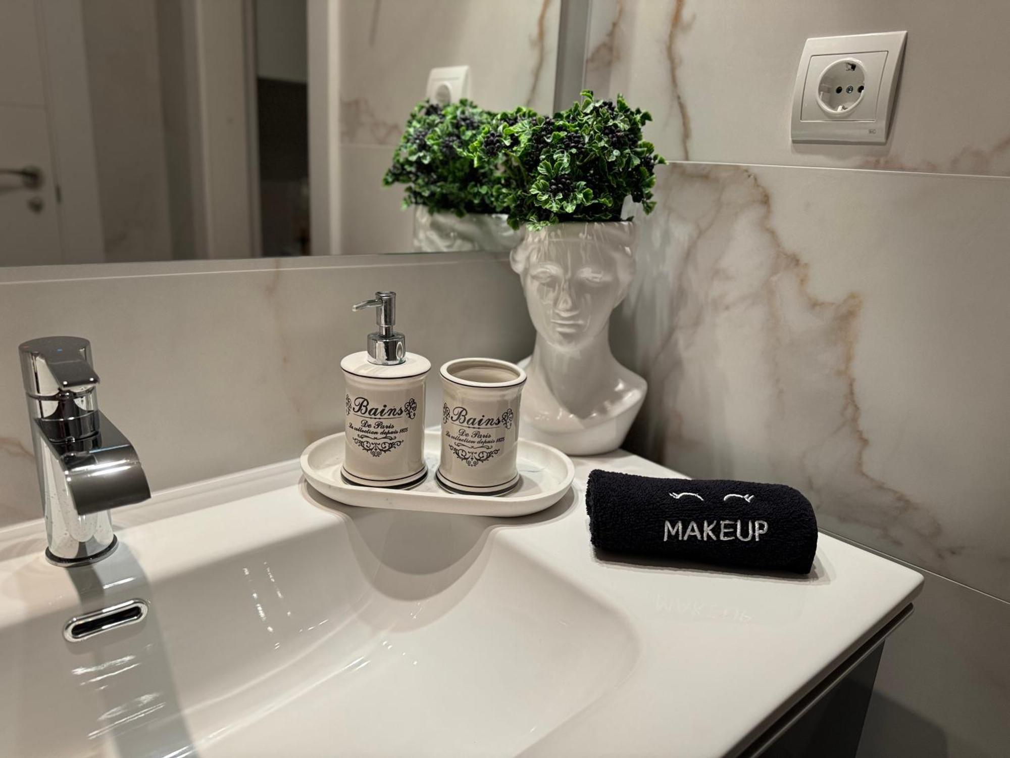 Super2Beachfront Marbella Ngoại thất bức ảnh